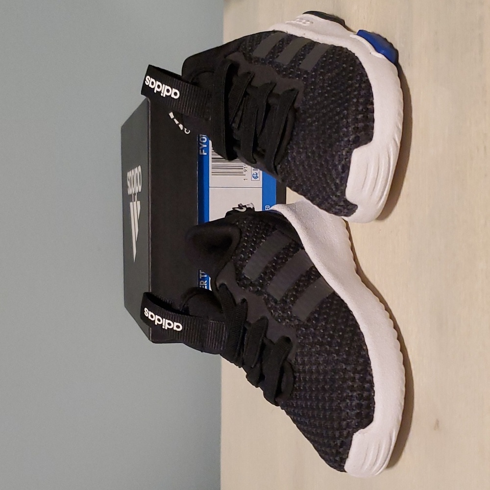 Toddler addidas shoes. Reposhing. they are too small - Picture 3 of 4